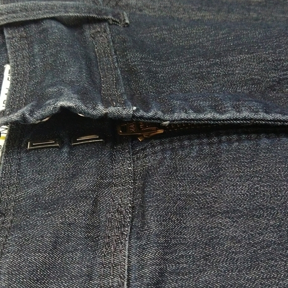 $ 𝅺LEE natural fit just below the waist dark wash blue jeans. Size 12 petite - Picture 4 of 12